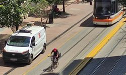 Eskişehir’de tramvay hattında bisiklet kullanan şahıs yeniden gündemde