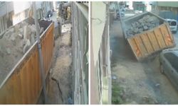 Eskişehir'de yol çöktü, yüklü kamyon adeta toprağa gömüldü