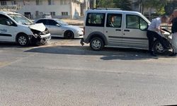 Eskişehir'de zincirleme kaza: 4 araç birbirine girdi