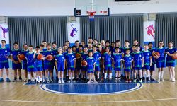 Odunpazarı’nda çocuklar hem eğleniyor hem basketbol öğreniyor