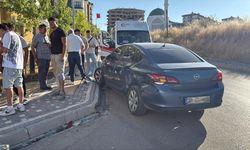 Otomobil ile minibüs çarpıştı: 8 yaralı