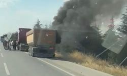 Sivrihisar’da korkutan anlar! Seyir halindeki tırın lastiği alev aldı