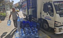 Vatandaşlara ücretsiz Kalabak Su dağıtıldı