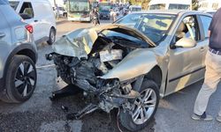 Eskişehir Basın Şehitleri Caddesi’nde can pazarı: 4 araç birbirine girdi