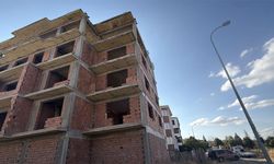 Eskişehir’de 4 katlı inşaatta korkutan olay! Son kattan düştü