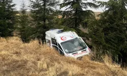 Eskişehir'de korkutan kaza! Hasta taşıyan ambulans kontrolden çıktı: 3 yaralı