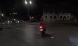 Eskişehir’de motosikletli yolu şaşırdı, arkadaşı kahkahalarla doğru yolu gösterdi