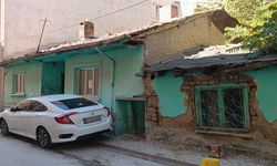 Eskişehir'de tehlike saçan bina tedirgin ediyor!