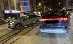 Eskişehir’de tramvay seferlerini durduran kaza!