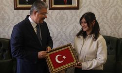 Eskişehir'de Türk Bayrağı karşısında kayıtsız kalmadı: Vali Yılmaz'dan duyarlı kuryeye teşekkür