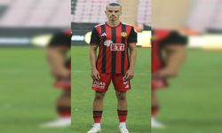 İlk maçta kızardı