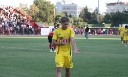 İsmail Kulet sağ bek oynadı