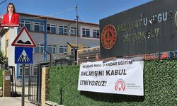 Melahat Ünügür Ortaokulu önünde kayıt parası eylemi: Görmezden geliniyor!