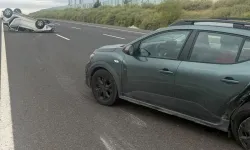 Sivrihisar'da iki otomobil çarpıştı: Çarpışmanın etkisiyle araç takla attı