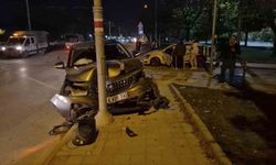 Eskişehir'de kavşakta iki araç birbirine girdi: 3 yaralı