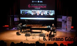 Anadolu Üniverisitesi'nde doğaçlama piyano resitali