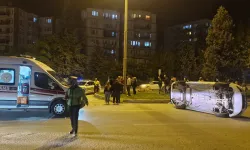 Eskişehir İki otomobil çarpıştı: Kazanın etkisiyle araç yan yattı