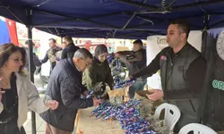 Eskişehir Vilayet Meydanı’nda Cumhuriyet Bayramı sürprizi! Bin 103 fidan dağıtıldı