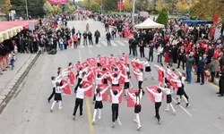 Eskişehir’de Atatürk Bulvarı kırmızı beyaza büründü! 29 Ekim’de gurur dolu anlar