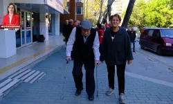 Eskişehir’de bastonuyla emekli eyleminde: Yaşamak değil bu, sürünüyorum