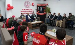 Eskişehir’de Cumhuriyet Bayramı coşkusu kurumlara taşındı: AK Parti'den sürpriz hediye