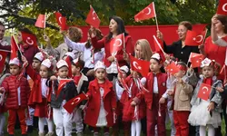 Eskişehir’de miniklerden Cumhuriyet coşkusu! 103. yıl dönümünü kutladılar
