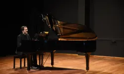 Eskişehir'de müzik buluşması: Oytun Eren, piyano eserleriyle öğrencilerle buluştu