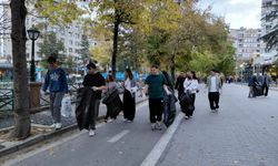 Eskişehir’de üniversitelilerden Porsuk Çayı mesaisi