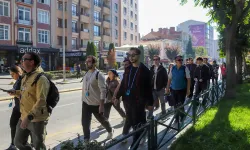 Eskişehir’in sokaklarında lezzet yolculuğu! Gençler bu rotada buluştu