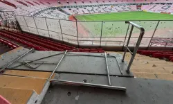 Eskişehirspor-Balıkesirspor maçında misafir tribününde tahribat: 200 bin TL’lik hasar onarılıyor