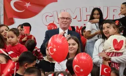 Kazım Kurt sözünü tuttu: Anneler ve çocuklar Cumhuriyet'i kutladı