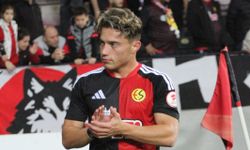 Sağ bekte oynadı