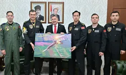SOLOTÜRK ekibi Eskişehir’de Vali Yılmaz’ı ziyaret etti