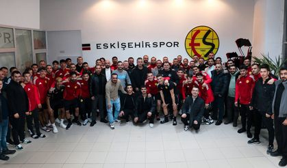 Eskişehirsporlu oyunculardan taraftara galibiyet sözü