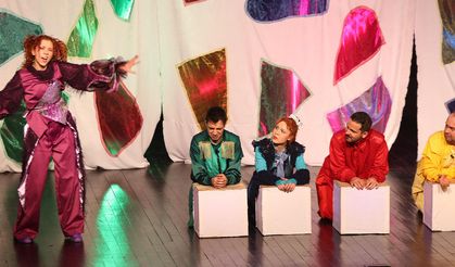 “İçindeki Renk” oyunu ilk kez seyirciyle buluştu