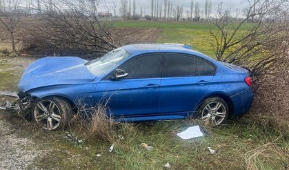 Kontrolden çıkan araç şarampole girdi