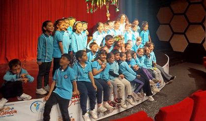 “Rüzgârda Savrulan Yapraklar” minik seyircilerle buluştu