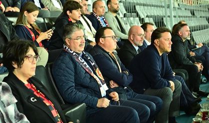 Vali Yılmaz ile Milletvekili Hatipoğlu Eskişehirspor'u yalnız bırakmadı