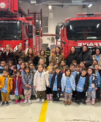 Eskişehir'de minikler itfaiye ekiplerini ziyaret etti