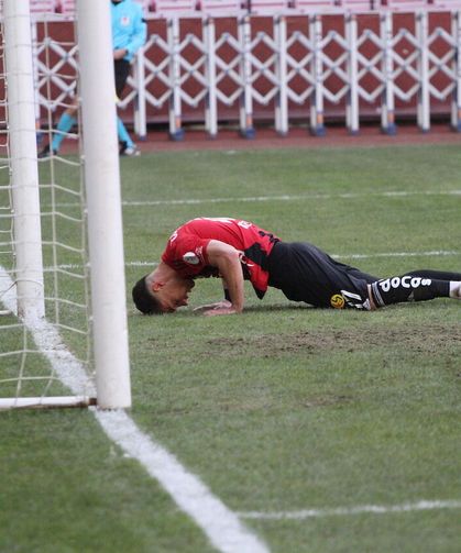 İsmail Kulet gole çok yaklaştı ama olmadı