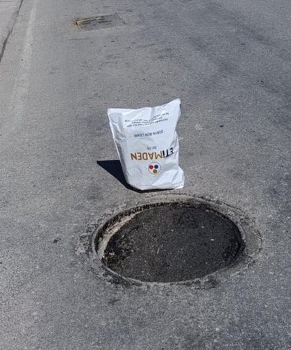 Eskişehir’de çöken rögar kapağına poşetli önlem