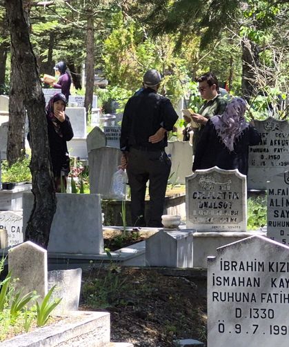 Eskişehir'de Kurban Bayramı öncesi mezarlıkta yoğunluk oluştu
