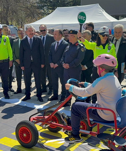 Vali Erdinç Yılmaz "Trafik Haftası" etkinliğine katıldı