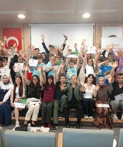 Türkiye Down Sendromu Derneği ve Veteran Hentbolcular Derneği'nden anlamlı sertifika töreni