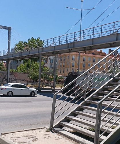 Vatandaşlardan üst geçide asansör talebi