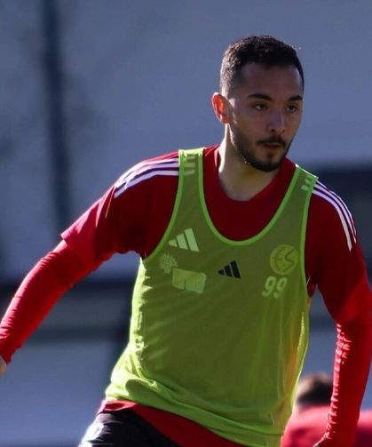 Mert Başer Eskişehirspor'da devam edecek
