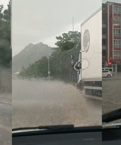 Sivrihisar'da sağanak: Sürücüler zor anlar yaşadı