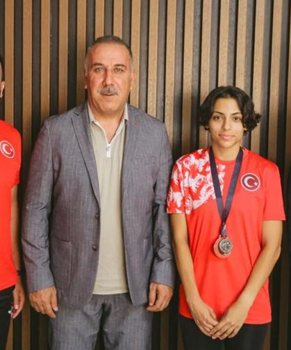 Gençlik ve Spor İl Müdürü Yığmatepe, başarılı sporcuyu ağırladı