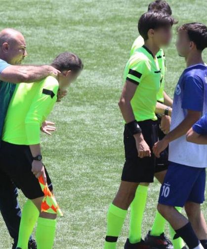 Yine futbol yine şiddet: Hakemlere saldırı
