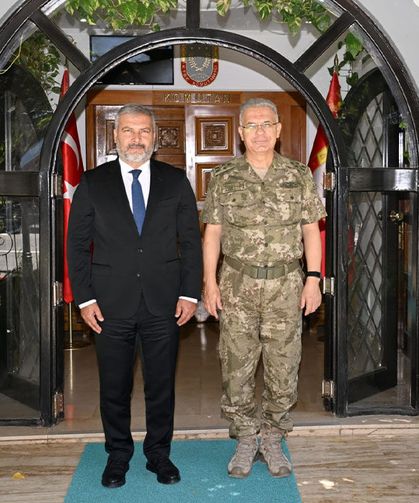 Rektör Adıgüzel'den Kıbrıs Türk Barış Kuvvetleri Komutanlığı'na ziyaret